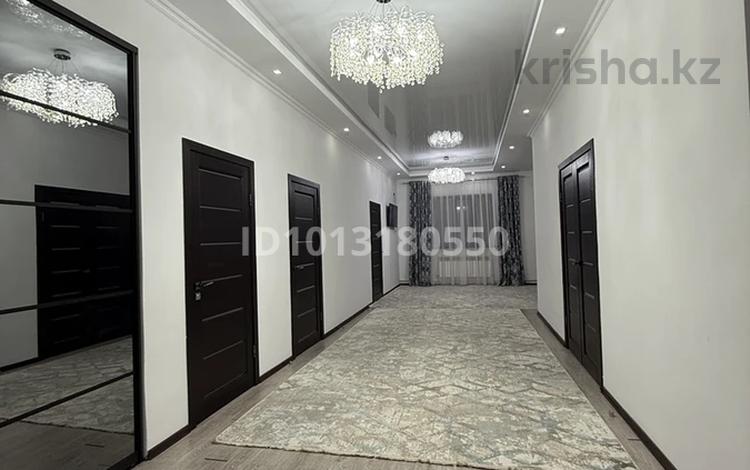 Отдельный дом · 5 комнат · 200 м² · 6 сот., мкр Атырау, Билялова за 49 млн ₸ — фото 2