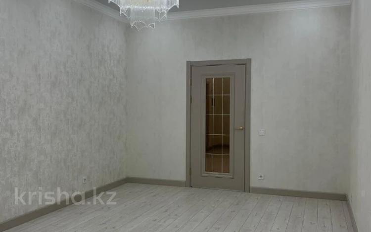 2-бөлмелі пәтер · 90 м² · 4/5 қабат, Алтын орда ш/а., бағасы: 42.5 млн ₸ в Актобе, мкр. Алтын орда — фото 2