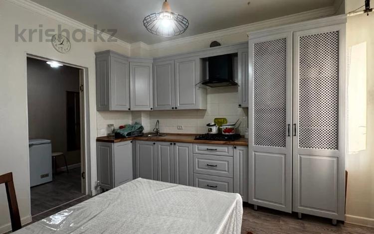 2-комнатная квартира · 65.4 м² · 5/5 этаж, мкр. Алтын орда, Молдагуловой за 27 млн ₸ в Актобе — фото 4