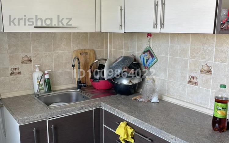 3-комнатная квартира · 56 м² · 5/5 этаж, Баймуханова 35 — ж/д больница за 16 млн 〒 в Атырау, мкр Привокзальный-1 — фото 2