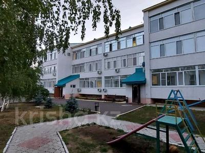 2-бөлмелі пәтер, 100 м², 1/3 қабат ай сайын, Сатыбалды Даумова 71/4 — Около Парка им. Кирова, бағасы: 140 000 〒 в Уральске