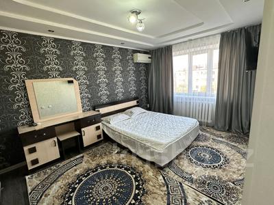 1-комнатная квартира, 28 м², 4/4 этаж помесячно, проспект Республики за 110 000 〒 в Шымкенте, Аль-Фарабийский р-н