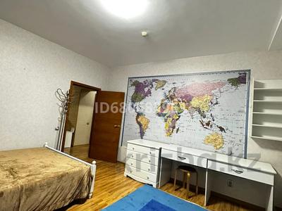 4-комнатная квартира, 140 м², 4/15 этаж помесячно, Ходжанова 76 за 800 000 〒 в Алматы