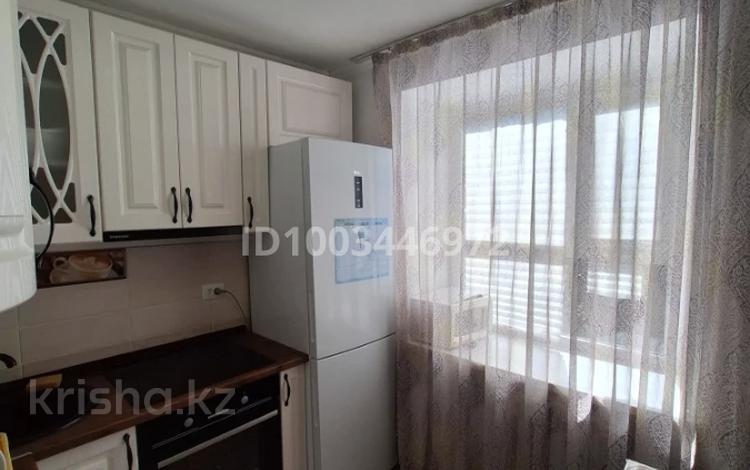 3-комнатная квартира · 55 м² · 5/5 этаж, мкр Михайловка Аманжолова 17 — Аманжолова 17 за 250 000 〒 в Караганде, Казыбек би р-н — фото 5