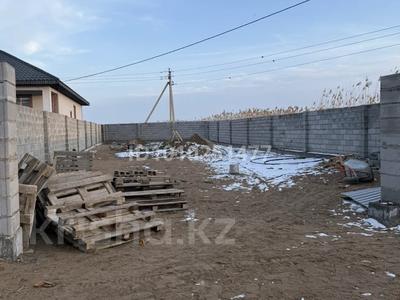 Участок · 4.8 соток, Восточный 10 — Возле магазина кыз-жибек за 6 млн 〒 в Конаеве