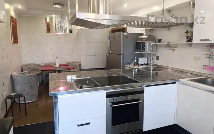 5-комнатная квартира · 150 м² · 7/9 этаж, Достык 12 за 800 000 ₸ в Алматы, Медеуский р-н — фото 2