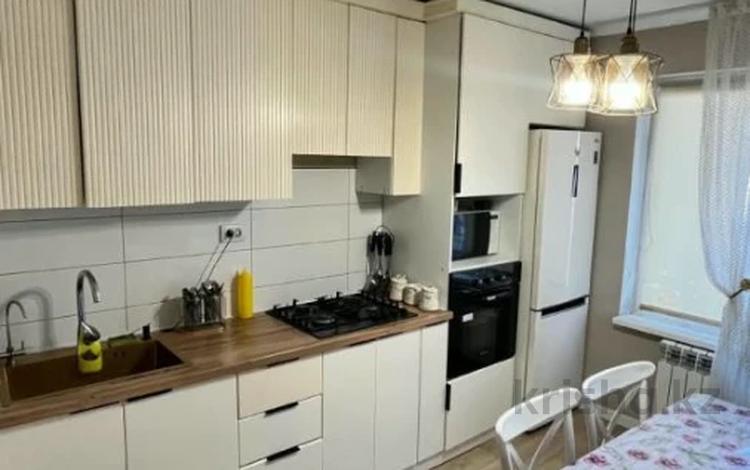 4-комнатная квартира · 85 м² · 4/6 этаж, мкр Аксай-4, Мкр Аксай-3A 77 за 46.5 млн ₸ в Алматы, Ауэзовский р-н — фото 2