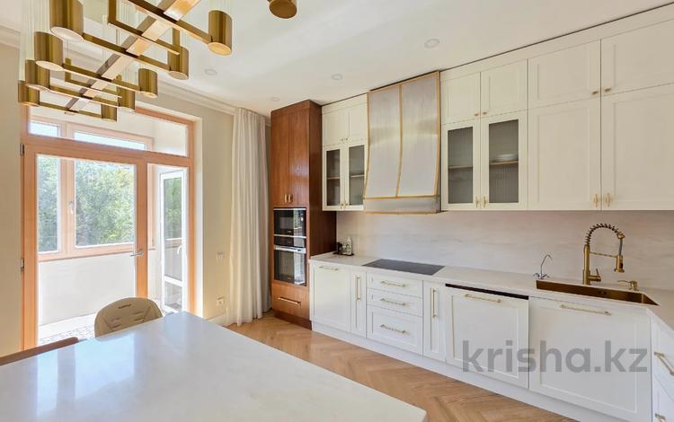4-комнатная квартира · 220 м² · 4/9 этаж, Рубинштейна 21А за 460 млн ₸ в Алматы, Медеуский р-н — фото 10