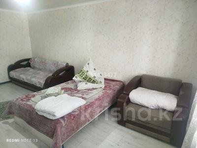 1-бөлмелі пәтер · 45 м² · 1/5 қабат, Советская 17 — Центр, бағасы: 15 000 ₸ в Бурабае