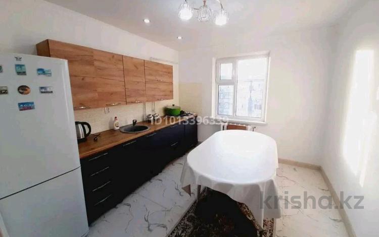 2-бөлмелі пәтер · 72 м² · 5/5 қабат, Сатыбалдив 24, бағасы: 7 млн ₸ в Кульсары — фото 2