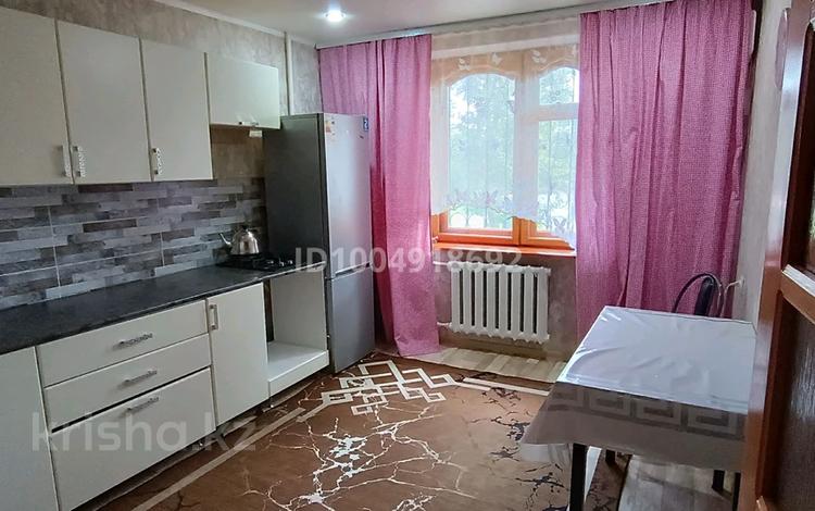 2-бөлмелі пәтер · 51 м² · 2/5 қабат, мкр Северо-Восток 46/1 — Магазин «Нива», бағасы: 180 000 ₸ в Уральске — фото 2
