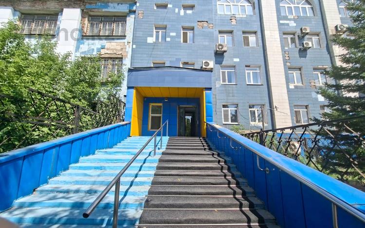 Офисы, склады, образование, кабинеты и рабочие места, студии · 500 м² за 500 000 ₸ в Караганде, Казыбек би р-н — фото 2