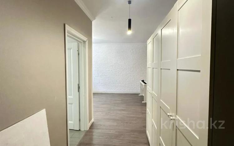 2-бөлмелі пәтер · 76.7 м² · 2/5 қабат, Абулхаир Хана, бағасы: 35 млн ₸ в Уральске — фото 2