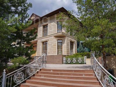 Отдельный дом · 8 комнат · 550 м² · 55 сот., мкр Бутаковка за 900 млн ₸ в Алматы, Медеуский р-н