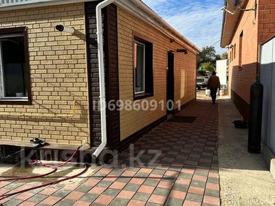 Жеке үй · 3 бөлме · 110 м² · 15 жүзд., Жилгородок ш/а. 6, бағасы: 55 млн ₸ в Актобе, мкр Жилгородок
