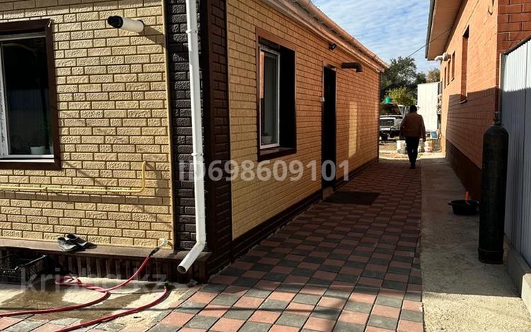 Жеке үй · 3 бөлме · 110 м² · 15 жүзд., Жилгородок ш/а. 6, бағасы: 55 млн ₸ в Актобе, мкр Жилгородок — фото 2