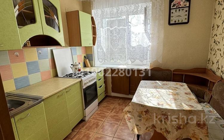 3-бөлмелі пәтер · 64 м² · 5/5 қабат, Рубежинская 31/1 — Универмаг, бағасы: 17 млн ₸ в Уральске, мкр Школьник — фото 17