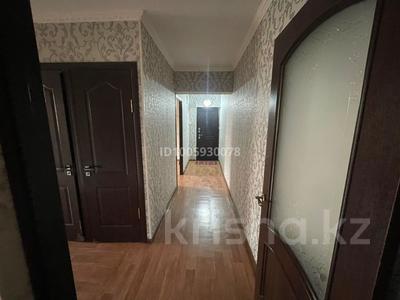 3-комнатная квартира · 60 м² · 2/5 этаж, 17-й микрорайон, 17-й микрорайон 7 — Аллея , в заде магнума (бывший Алтын дән) за 25 млн 〒 в Шымкенте, Аль-Фарабийский р-н