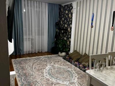 3-комнатная квартира · 68 м² · 5/5 этаж, мкр Аксай-3, Мкр Аксай-3 , Момышулы — Выше ул.Толе би за 300 000 ₸ в Алматы, Ауэзовский р-н