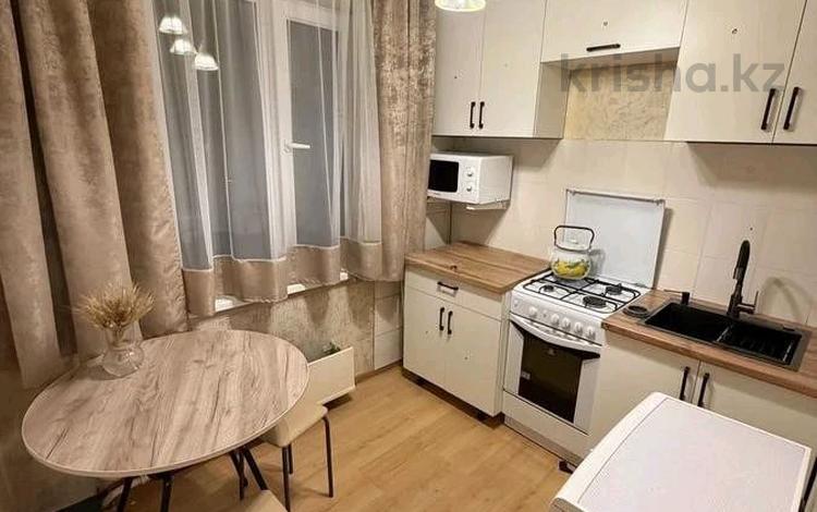 1-комнатная квартира · 33 м² · 2/5 этаж, мкр Казахфильм 8 за 250 000 ₸ в Алматы, Бостандыкский р-н — фото 2