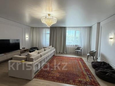 5-бөлмелі пәтер · 200 м² · 3 қабат, Достык 13, бағасы: ~ 1.9 млн ₸ в Астане, Есильский р-н