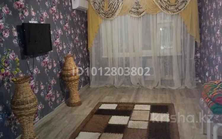 2-бөлмелі пәтер · 45 м² · 1 қабат, Хамида Чурина 160, бағасы: 125 000 ₸ в Уральске, мкр Школьник — фото 2