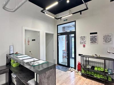 Свободное назначение, офисы, магазины и бутики, общепит, салоны красоты, бани, гостиницы и зоны отдыха, медцентры и аптеки, образование, развлечения · 126 м² за 132 млн 〒 в Караганде, Казыбек би р-н