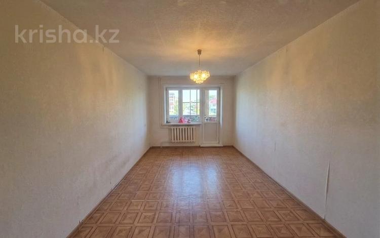 2-комнатная квартира · 44 м² · 5/5 этаж, Майкудук, 16й микрорайон за ~ 8.2 млн ₸ в Караганде, Алихана Бокейханова р-н — фото 2