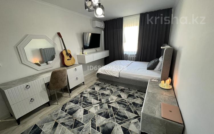 1-комнатная квартира, 35 м², 5/5 этаж посуточно, Алтынсарин 49 за 10 000 〒 в Кентау — фото 2