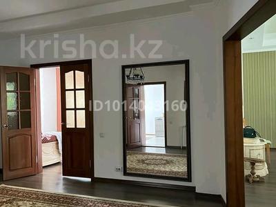 Отдельный дом · 6 комнат · 240 м² · 10 сот., Хиуаз Доспановой 4 за 45 млн ₸ в Аксу