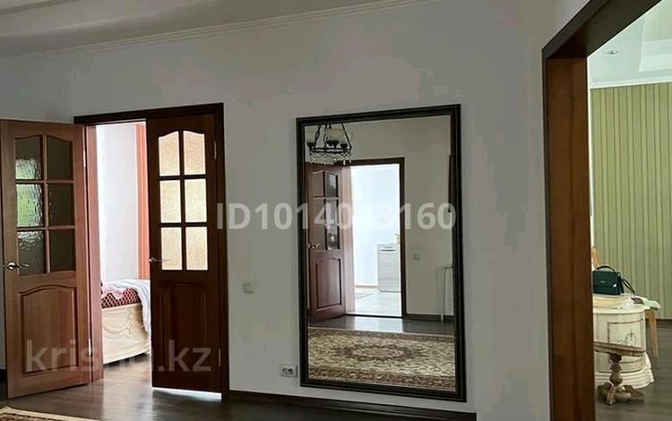 Отдельный дом · 6 комнат · 240 м² · 10 сот., Хиуаз Доспановой 4 за 45 млн ₸ в Аксу — фото 2