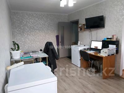 3-бөлмелі пәтер · 60 м² · 4/5 қабат, мкр Юго-Восток, Мкр Юго-Восток, 30й микрорайон — Рыскулова, бағасы: ~ 19 млн ₸ в Караганде, Казыбек би р-н