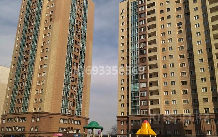 1-комнатная квартира, 56 м², 11/20 этаж помесячно, Брусиловского 163 за 220 000 〒 в Алматы — фото 2
