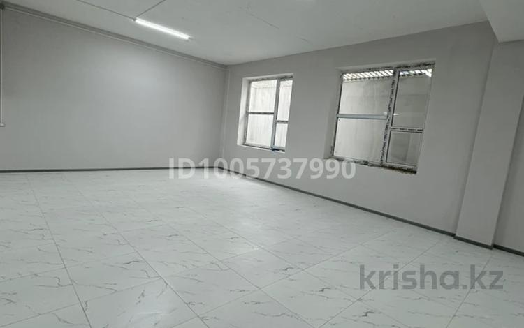 Свободное назначение, офисы, магазины и бутики, склады, общепит, салоны красоты, бани, гостиницы и зоны отдыха, фитнес и спорт, медцентры и аптеки, образование, развлечения, кабинеты и рабочие места, студии · 259 м² за 800 000 〒 в Алматы, Наурызбайский р-н — фото 2