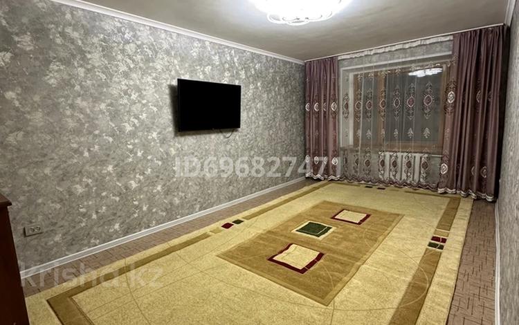 3-комнатная квартира · 60 м² · 2/5 этаж, Независимости 5А за 170 000 ₸ в Сатпаев — фото 2