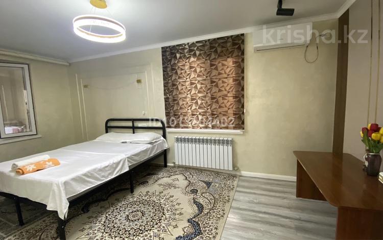 1-комнатная квартира · 45 м² · 2/4 этаж, Толе би 46 — Аширова за 15 000 ₸ в Шардара — фото 2