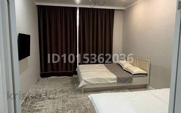 3-комнатная квартира · 70 м² · 1/10 этаж, Ашимова 21 — САПИЕВА Ц.Б, ДОСЖАН АРЕНА , ТЕННИСНЫЙ , ГЛОБАЛ , МАГНУМ за 25 000 ₸ в Караганде — фото 2