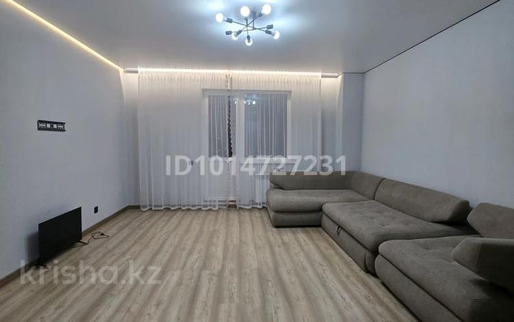 2-комнатная квартира · 70 м² · 12/14 этаж, Сарайшык 7/3 за 320 000 ₸ в Астане, Есильский р-н — фото 2
