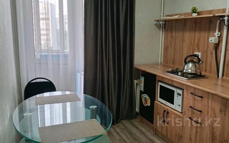 1-комнатная квартира · 40 м² · 5/9 этаж, Шакарима 20 — Дулатова за 1 500 〒 в Семее, Красный Кордон — фото 2