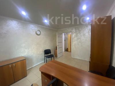 Свободное назначение, офисы, магазины и бутики, салоны красоты, медцентры и аптеки · 48 м² за 16.5 млн 〒 в Уральске