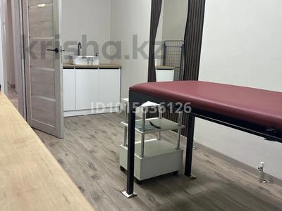 Свободное назначение, салоны красоты, медцентры и аптеки, кабинеты и рабочие места, студии · 15.51 м² за 280 000 ₸ в Алматы, Бостандыкский р-н