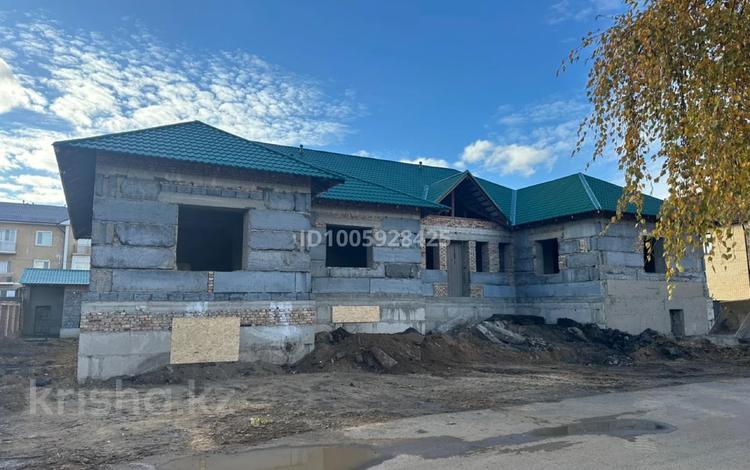 Отдельный дом · 8 комнат · 309 м² · 12 сот., мкр Юго-Восток — Университетская (Панель Центр) за 60 млн 〒 в Караганде, Казыбек би р-н — фото 2