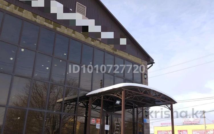 Свободное назначение, магазины и бутики, образование, развлечения · 400 м² за 1 млн ₸ в Актобе, мкр 11 — фото 2