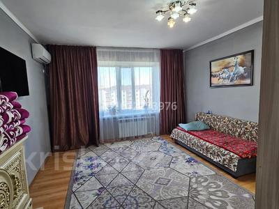 2-комнатная квартира · 64 м² · 5/5 этаж, мкр. Зачаганск пгт, Камбар батыр 4 — 10 школа за 21 млн ₸ в Уральске