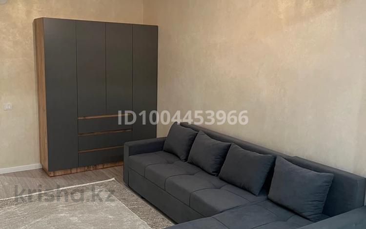 1-комнатная квартира · 40 м² · 10/13 этаж, Есенова — Барнаульская за 250 000 ₸ в Алматы, Жетысуский р-н — фото 2