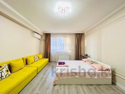 3-комнатная квартира, 100 м², 5/10 этаж посуточно, Толеби за 25 900 〒 в Алматы, Ауэзовский р-н