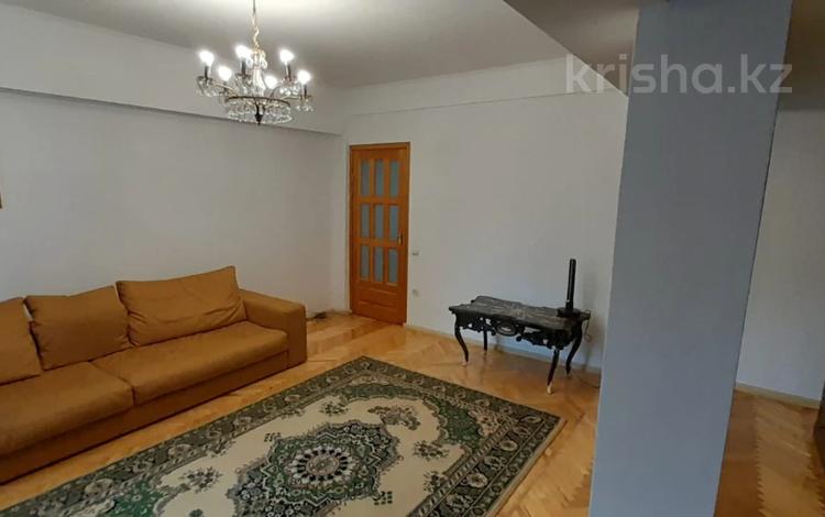 3-комнатная квартира, 80 м², 1/5 этаж помесячно, мкр Самал-1 5