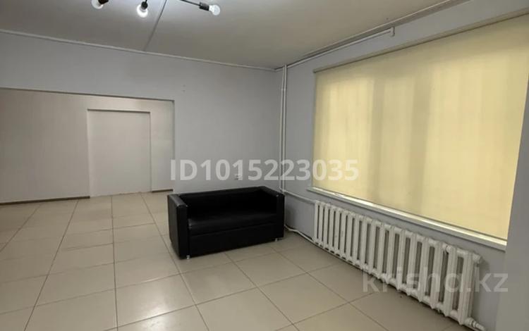 Магазины и бутики · 78.4 м² за 300 000 ₸ в Караганде, Казыбек би р-н — фото 4