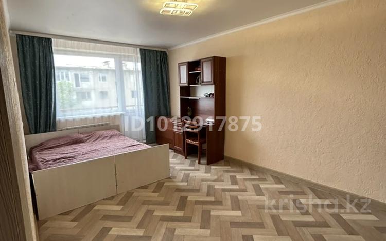 1-бөлмелі пәтер · 33 м² · 4/5 қабат, Бейбитшилик 10, бағасы: 95 000 ₸ в Караганде, Казыбек би р-н — фото 2