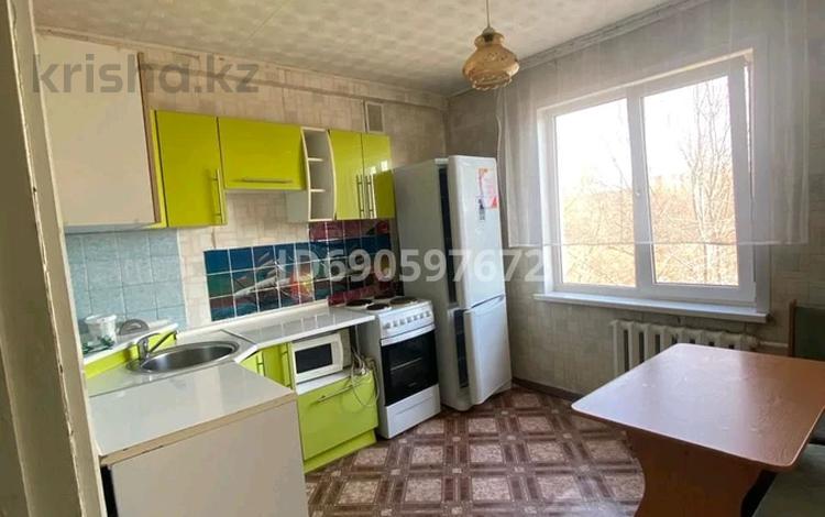 3-бөлмелі пәтер, 70 м², 4/5 қабат ай сайын, Назарбаева — Электротовары, бағасы: 120 000 〒 в Усть-Каменогорске — фото 17